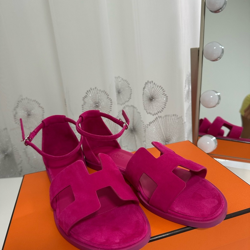 Hermes Santorini Pink Sandals Elegant and Stylish 2025 summer collection